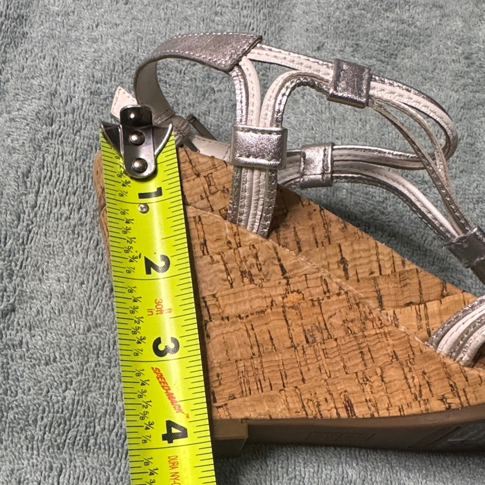 AEROSOLES Women's Metallic Strappy Sandals CUTE and COMFY - Picture 7 of 8